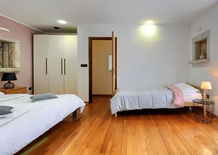 Сasa de vacaciones Erika-1 By Interhome